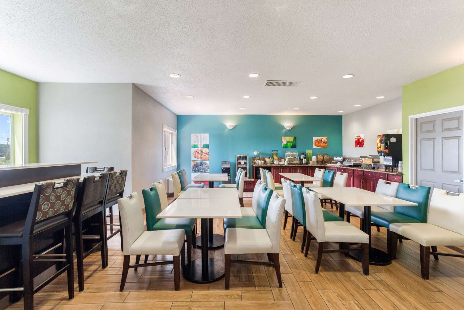 Quality Inn & Suites Ferdinand 24/27