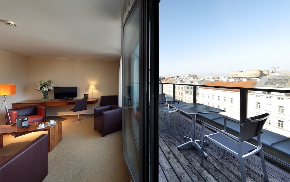 Eurostars Embassy 25/55