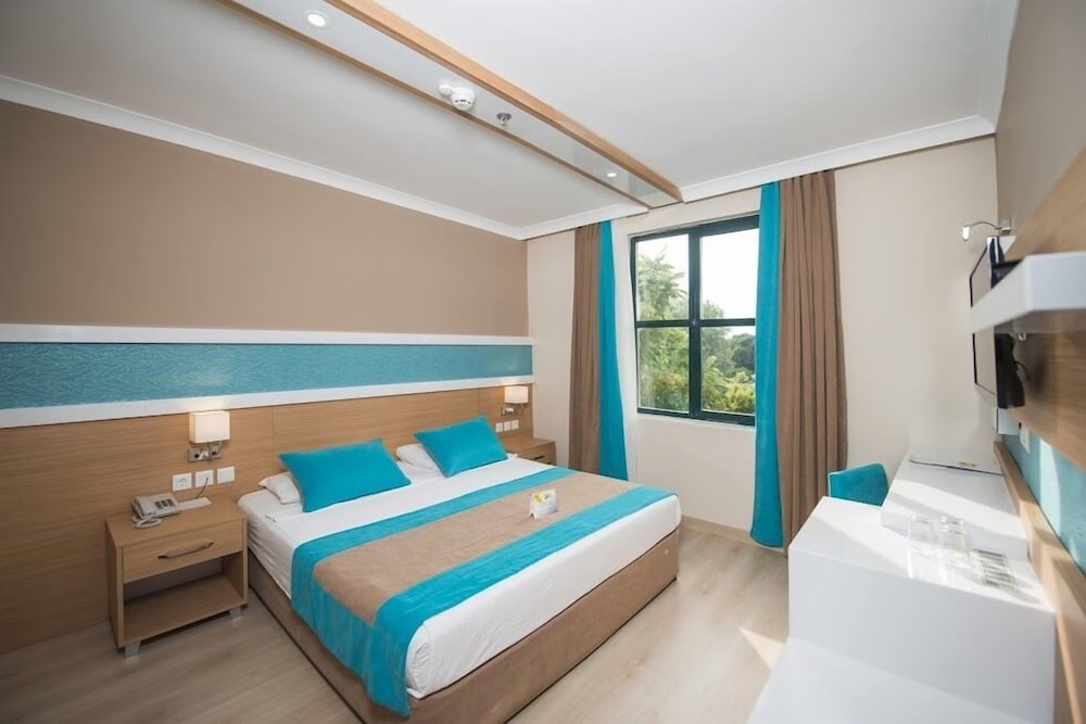 Sandy Beach Hotel 17/48