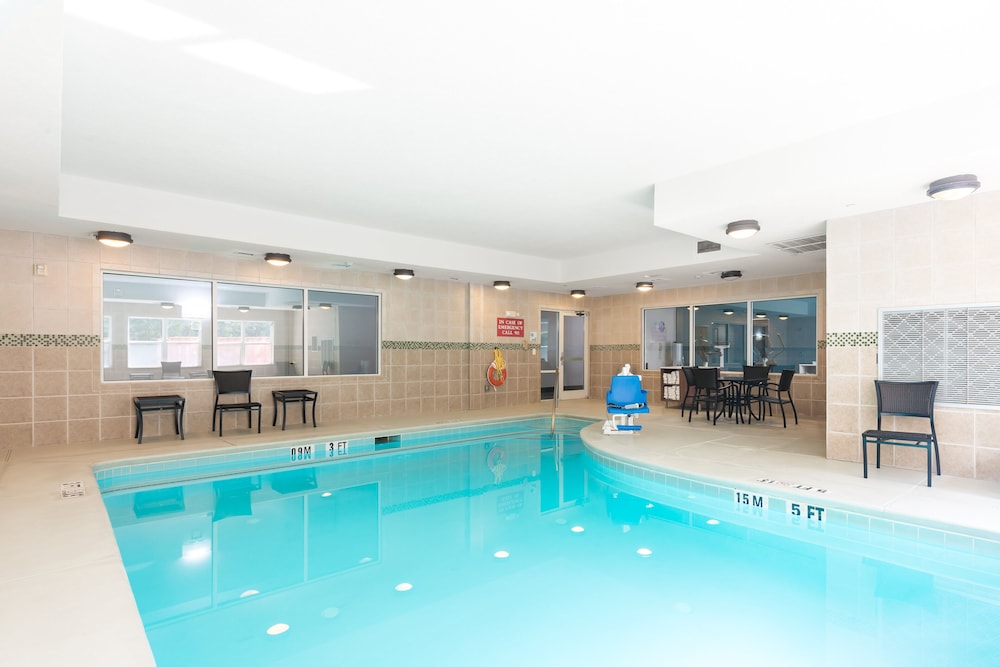 Holiday Inn Express Suites Lagrange 3/38