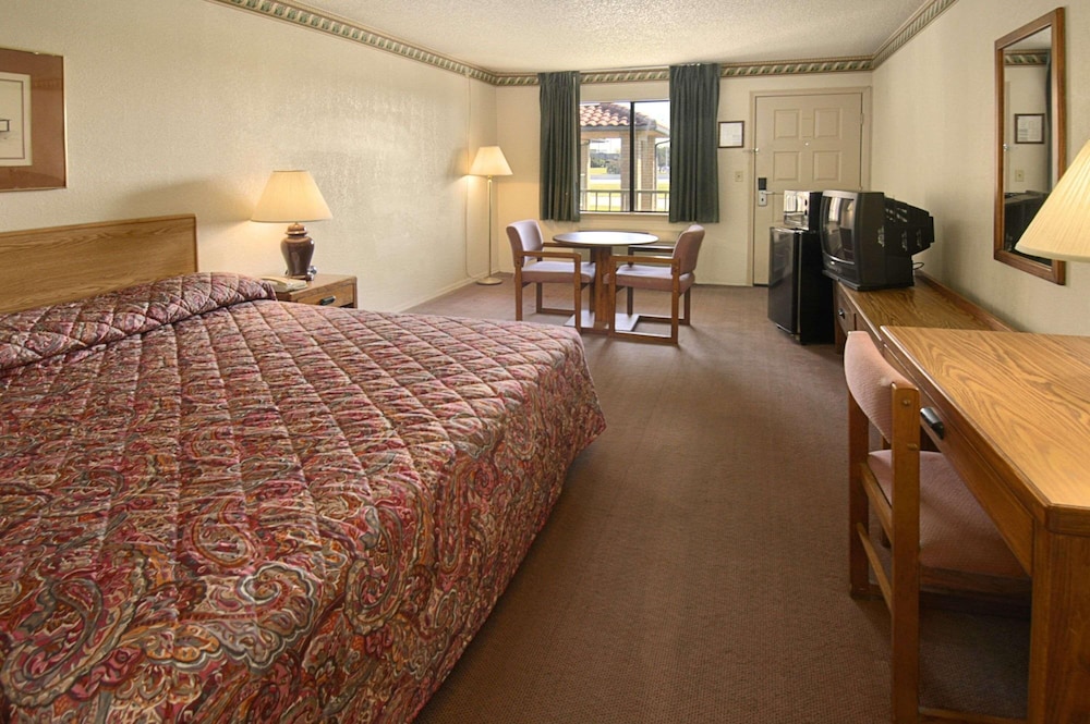 TRAVELODGE TULSA 15/17