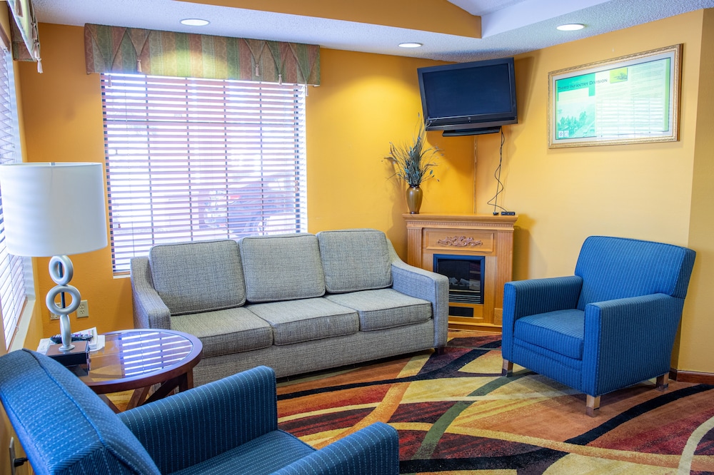 Red Roof Inn & Suites Hinesville 28/37