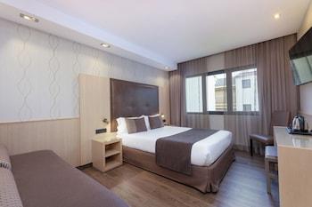 Room, Triple, 2 Double Beds