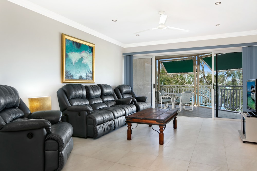 On the Beach Holiday Apartments 36/68