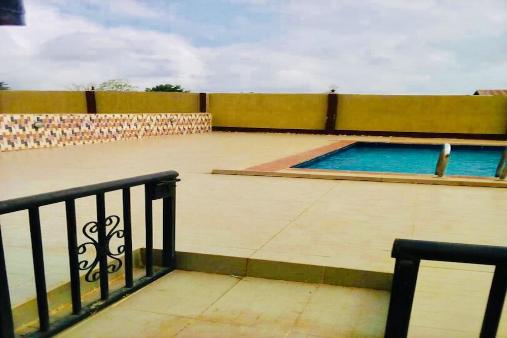 Momak 4 Hotel & Suites 3/7
