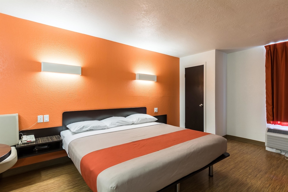 Motel6 Uvalde, TX 28/51