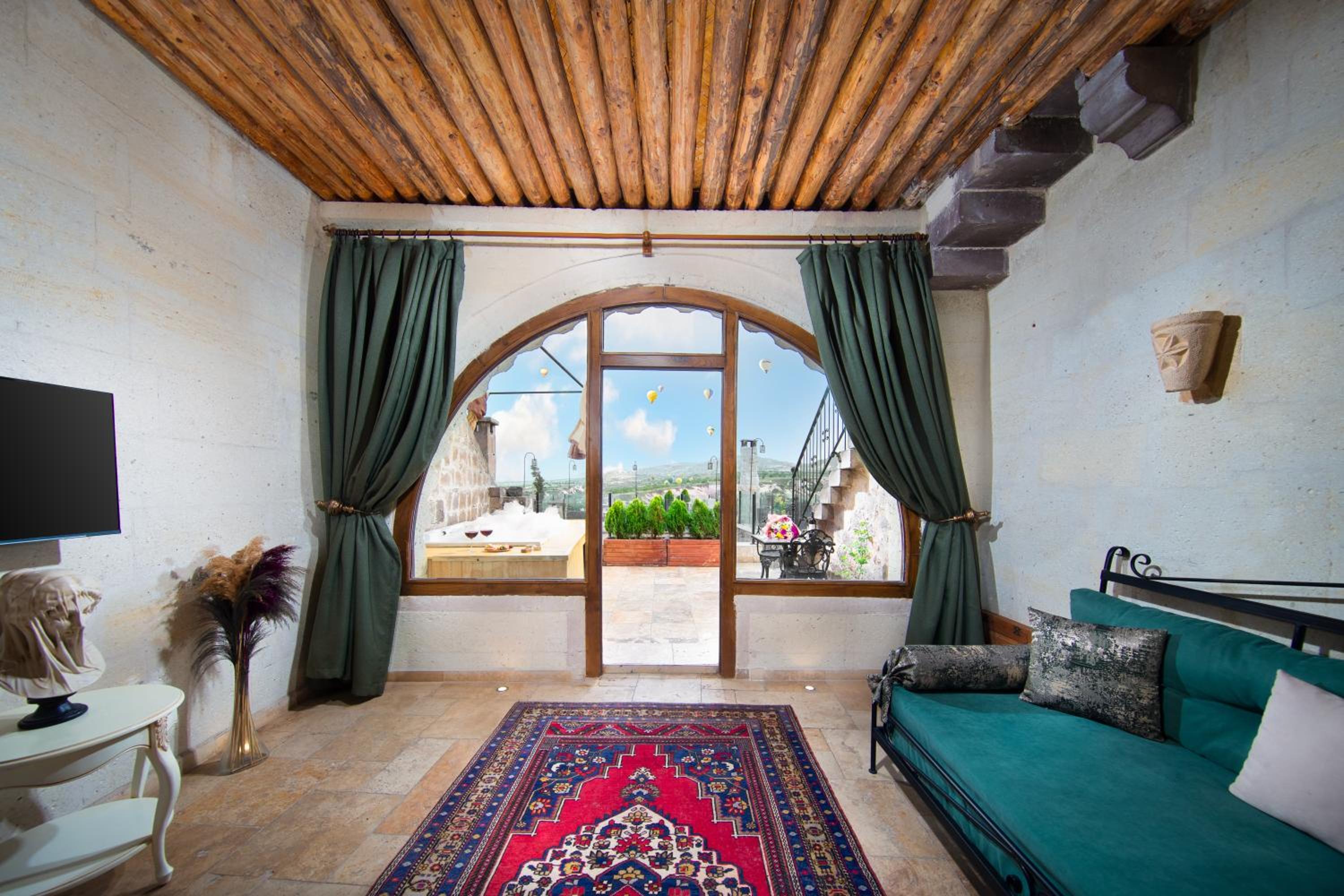 Spa, Suite, Queen Bed, Sofa, Sauna, Hot Tub