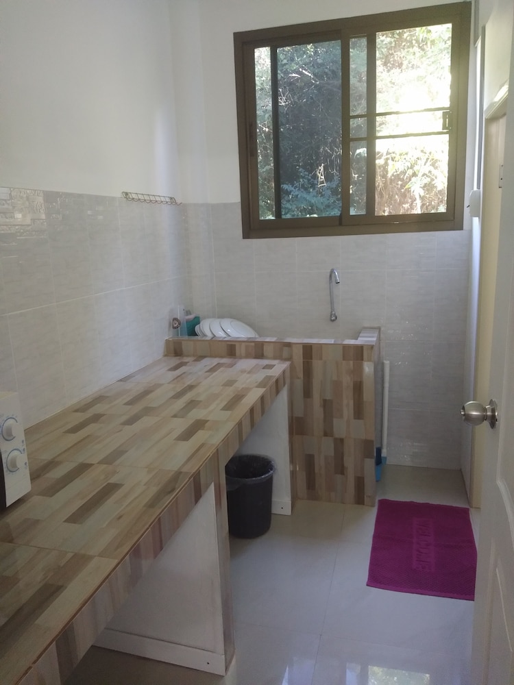 Chomlay Restaurant & Room For Rent 15/27