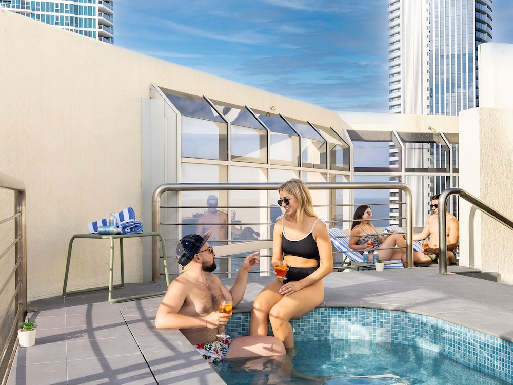 NOVOTEL SURFERS PARADISE 31/64