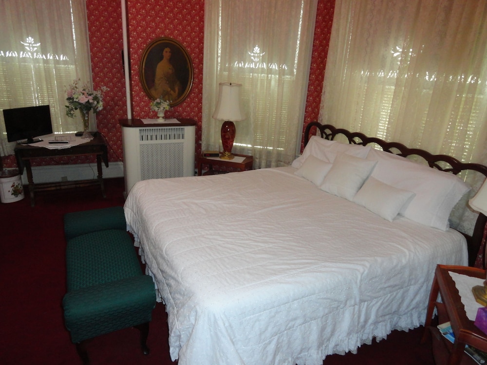 Victorian Inn Bed and Breakfast 7/29