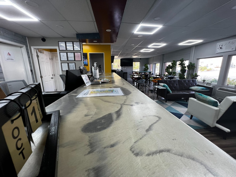 Lx Hotel A Travelodge By Wyndham 42/70