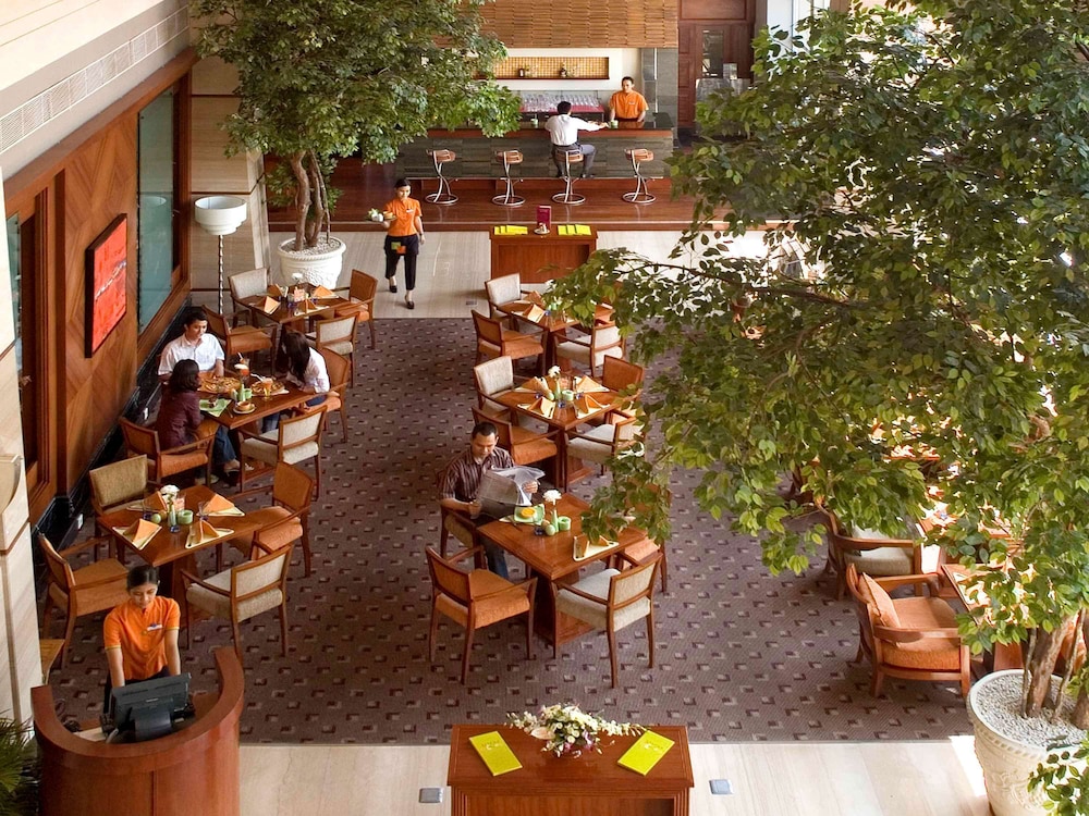 NOVOTEL SEMARANG 72/76