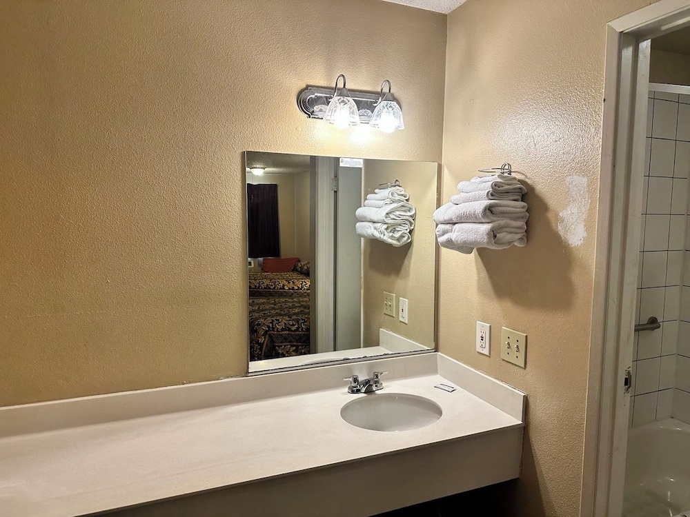 Knights Inn Highland Near San Manuel Casino 16/22