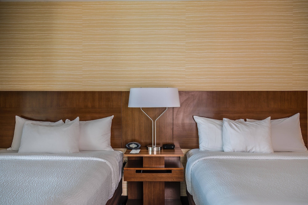 FAIRFIELD INN & SUITES CHICAGO DOWNTOWN/RIVER NORTH 7/47