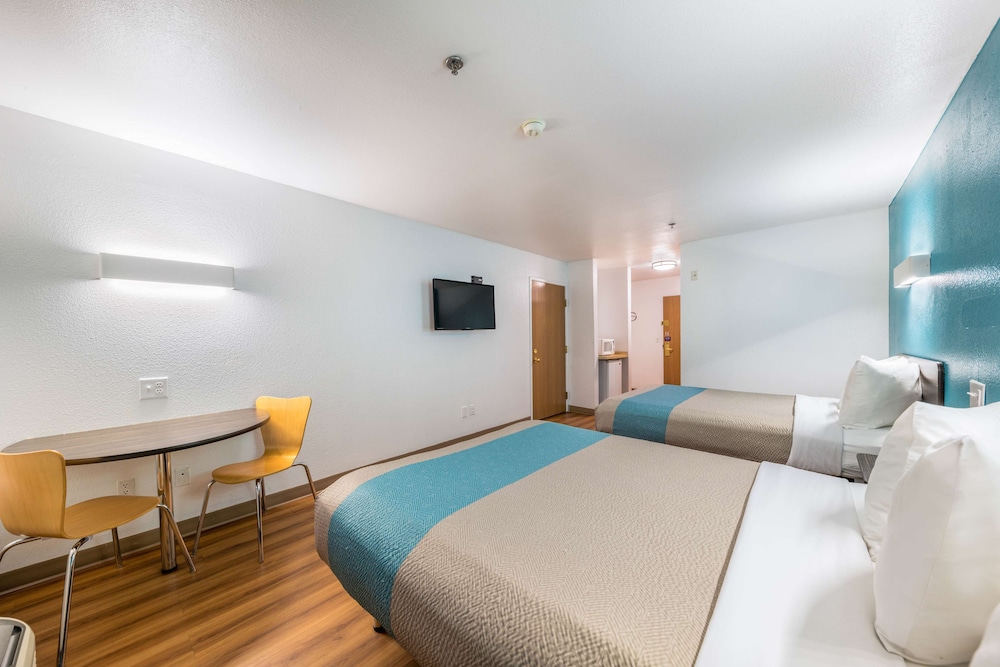 Motel6 Decatur, TX 12/39