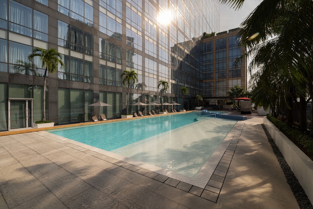 Fairmont Makati 46/50