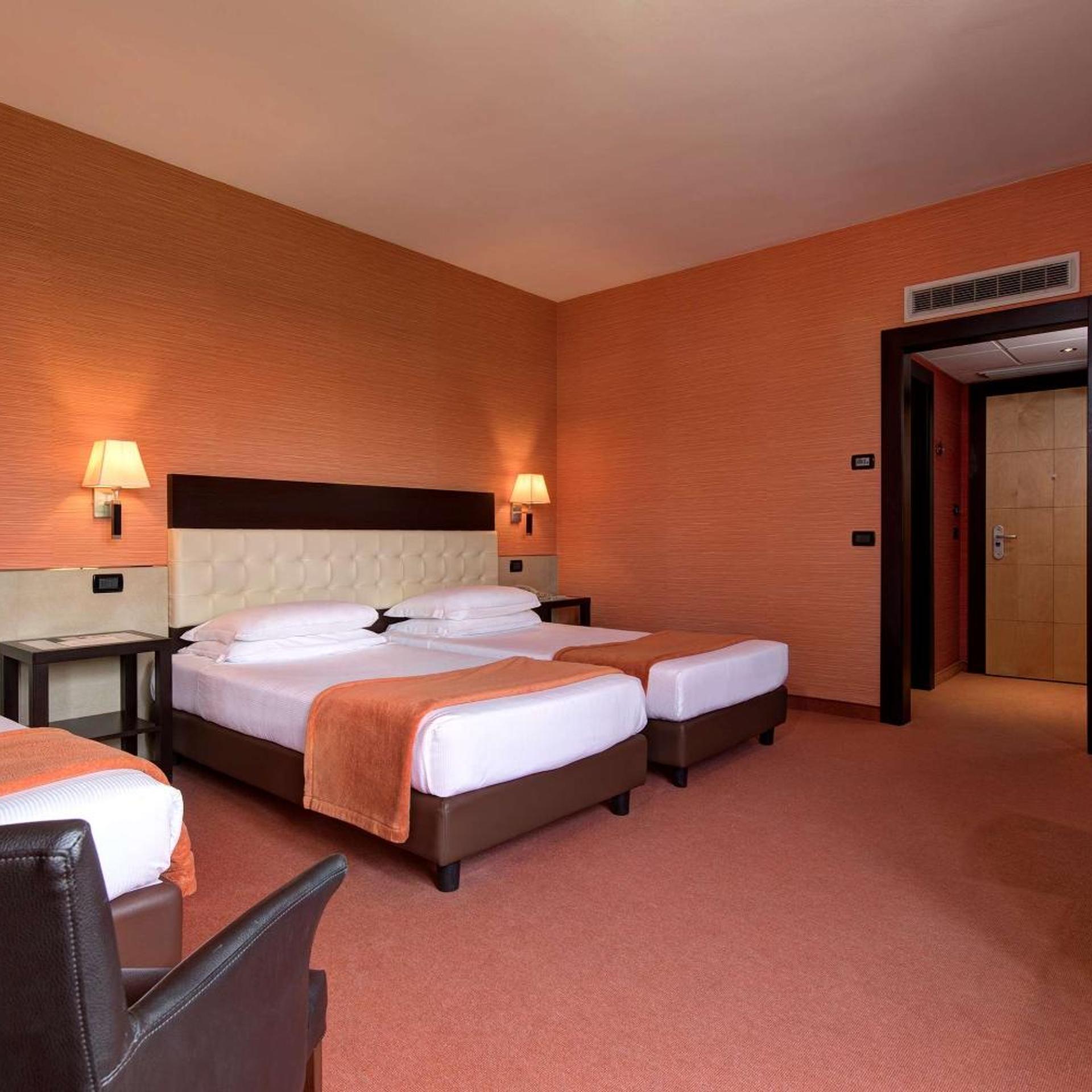 غرفة ثلاثية بسرير كينج وسرير فردي، Best Western Gorizia Palace Hotel 4/8