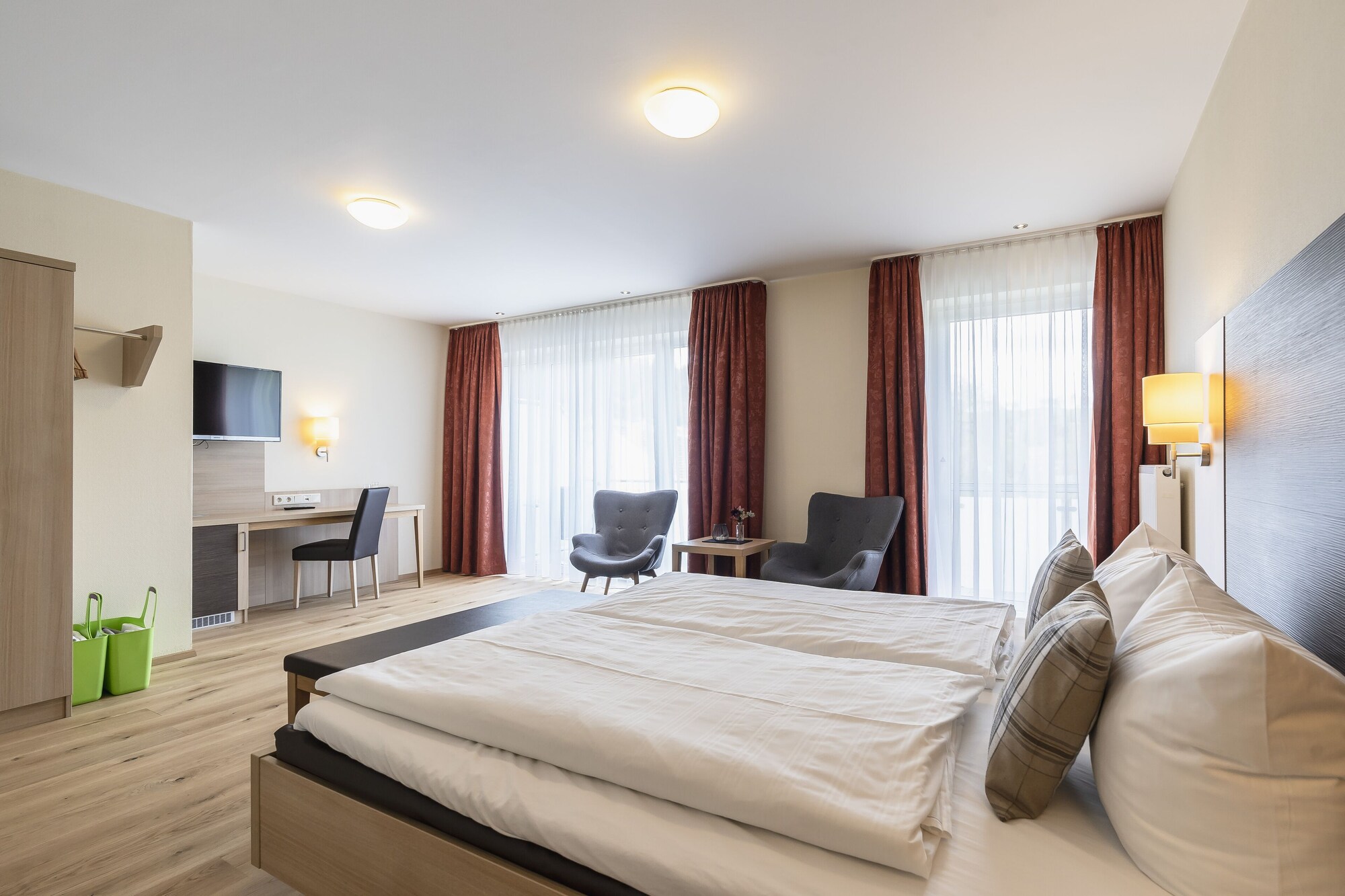Plus, Junior Suite, Deluxe, Balcony