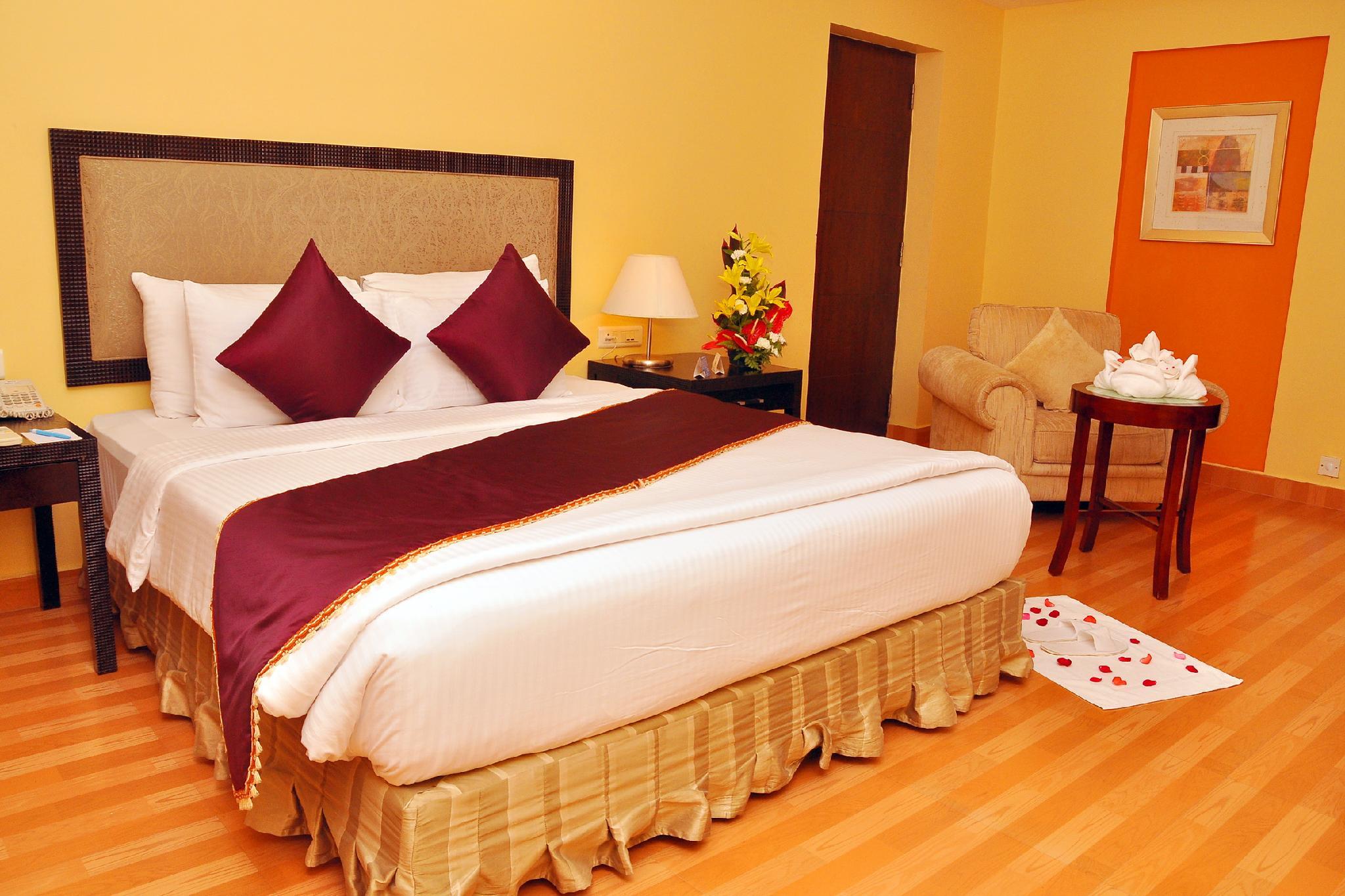DELUXE, KING BED