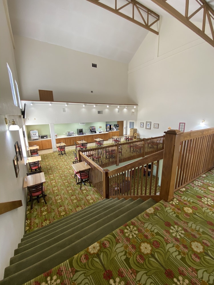 Brookwood Inn 28/46