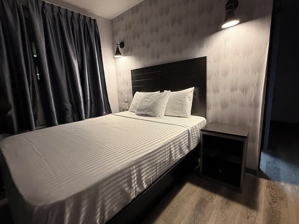 Bkway Hotel Brooklyn 8/31