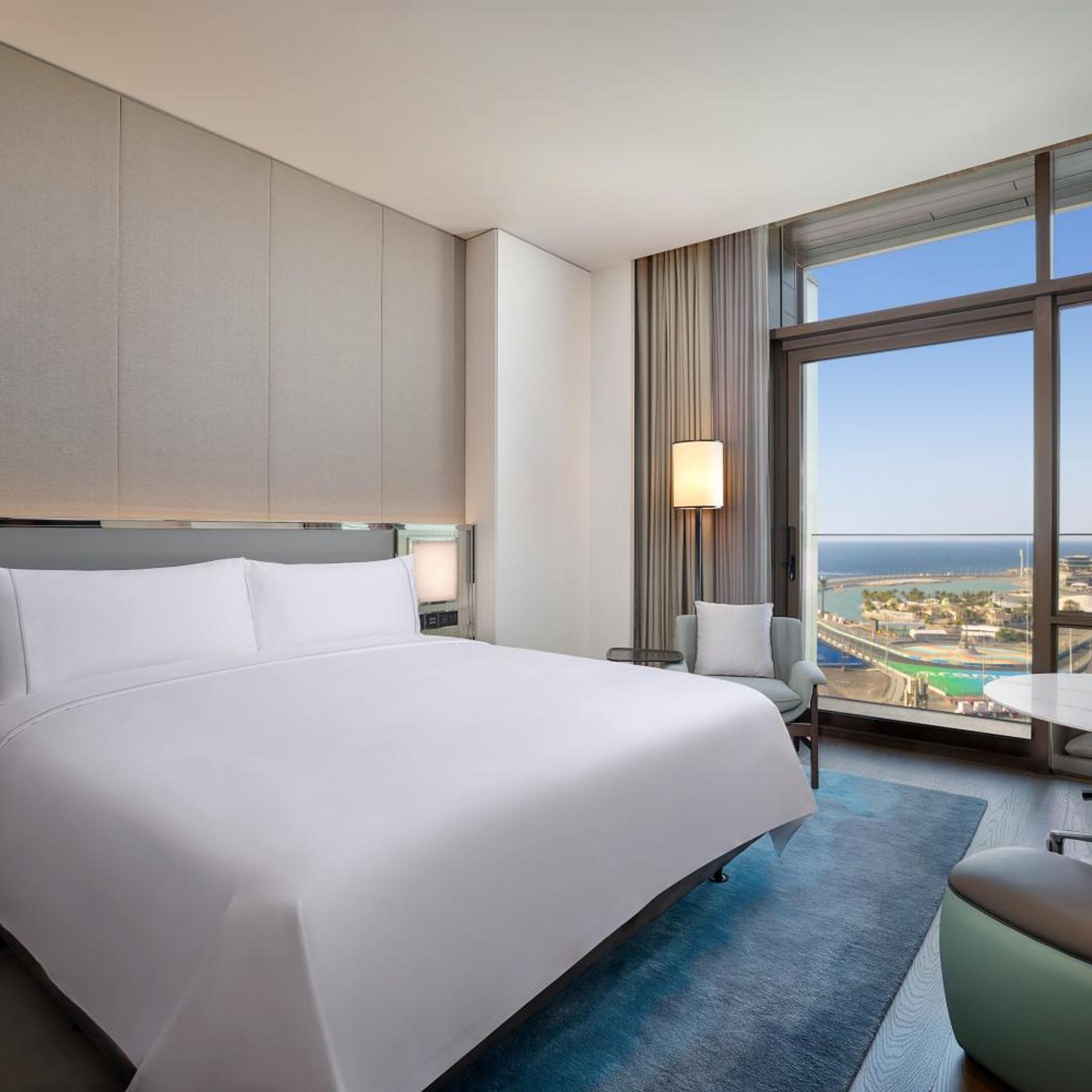 Deluxe, King Bed, Lateral Side Sea View, Balcony