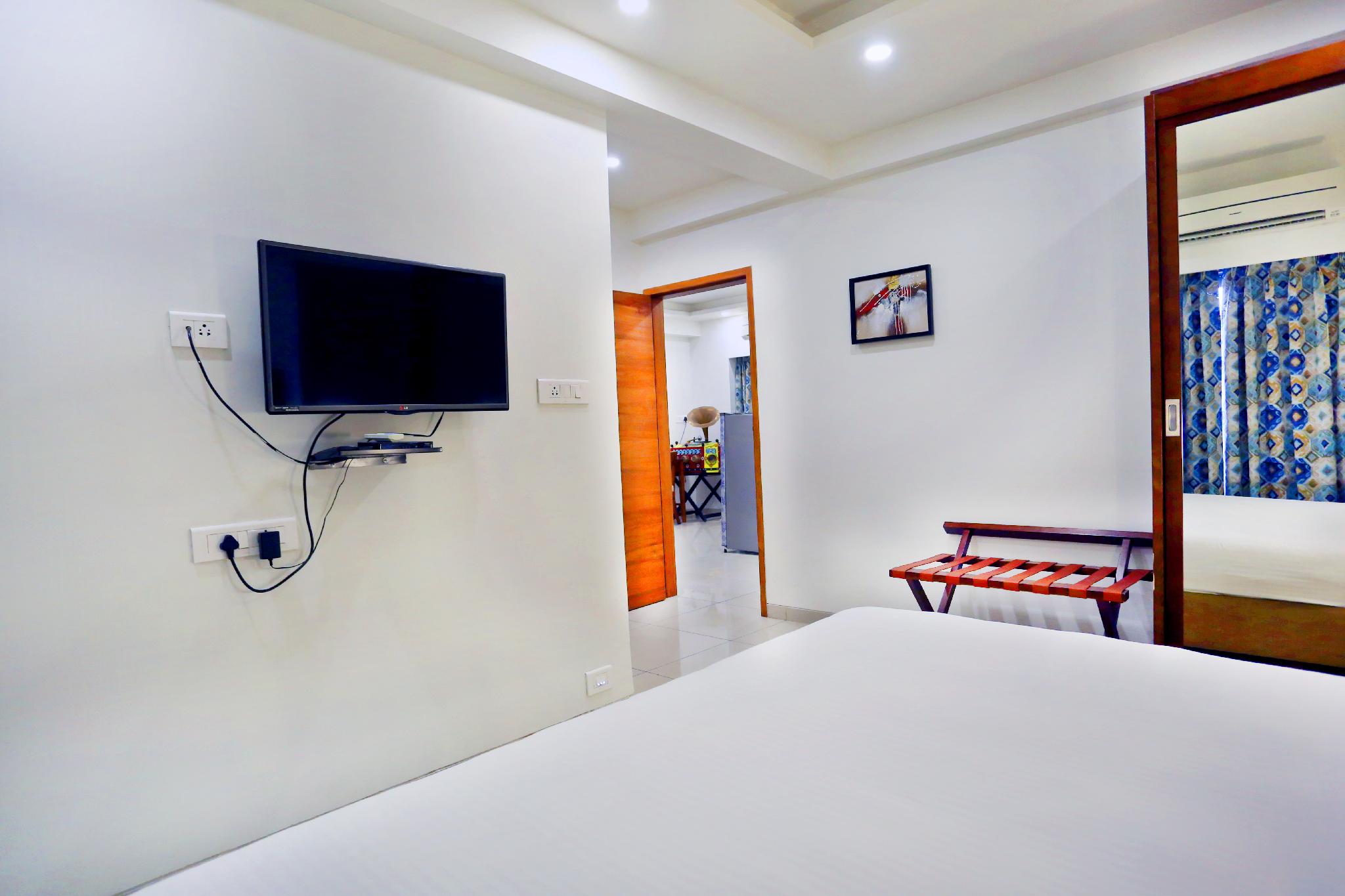 OYO Premium Vastrapur Lake 19/63
