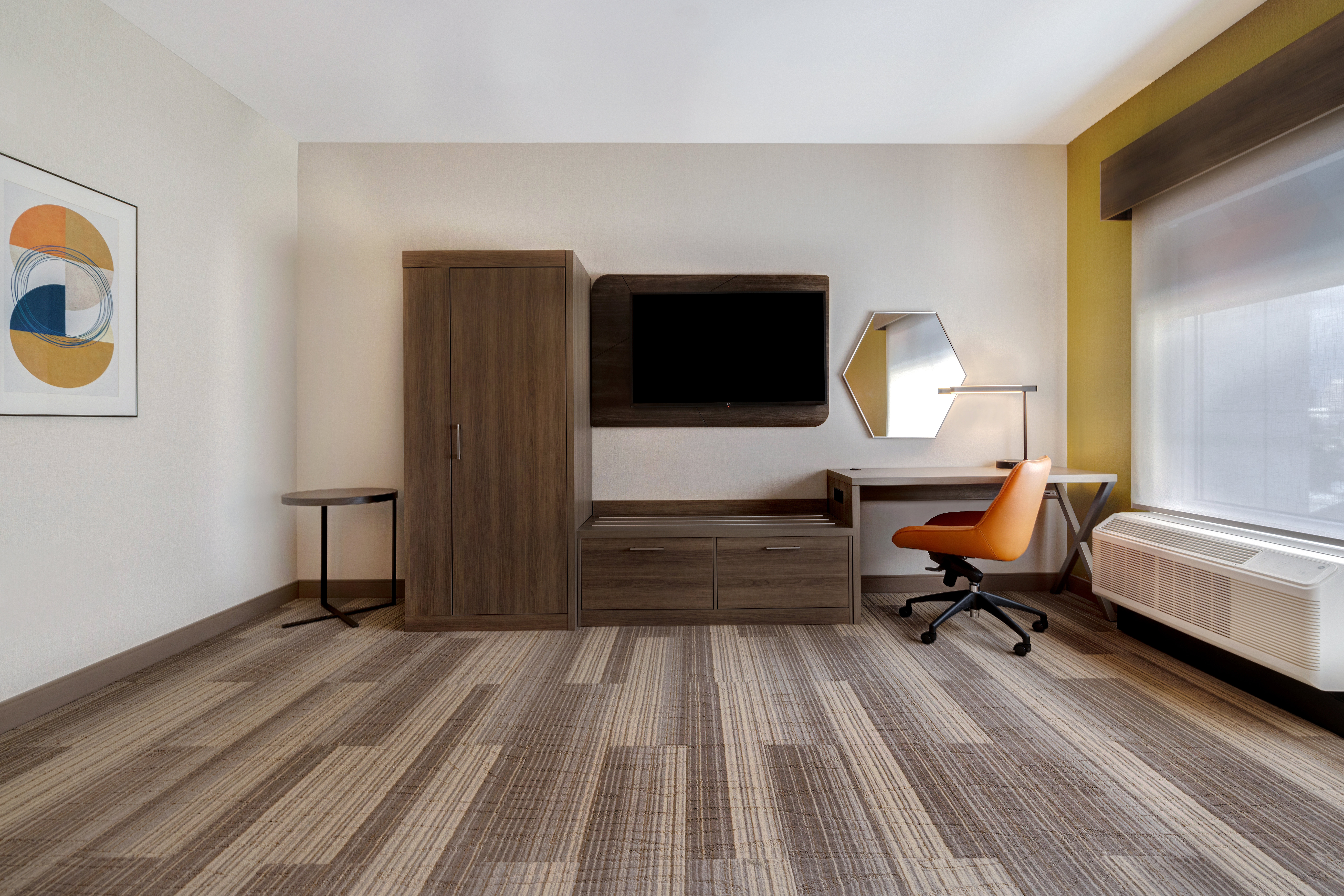 Holiday Inn Express and Suites Glendale Downtown 36/44