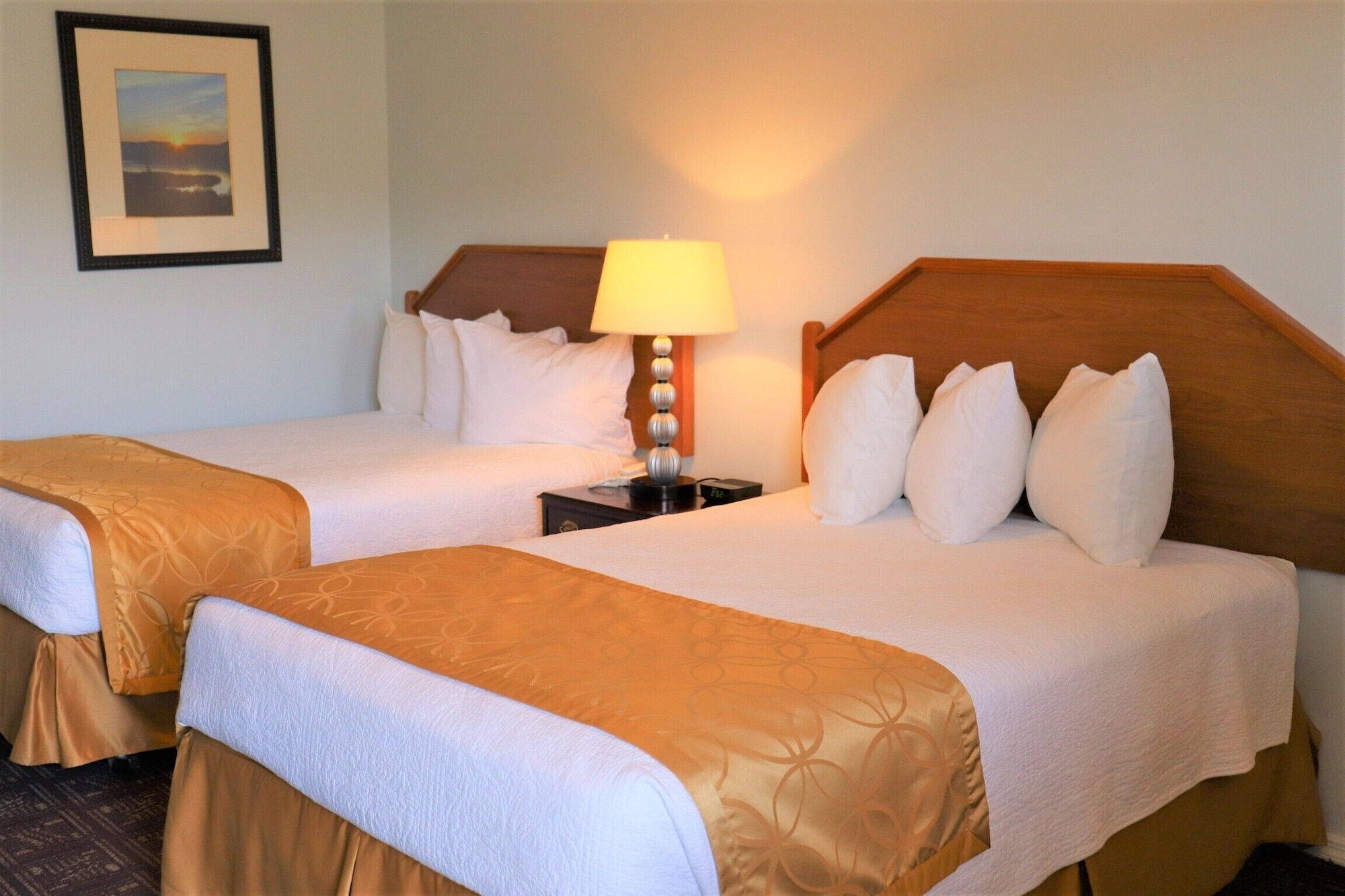 STANDARD, 2 DOUBLE BEDS
