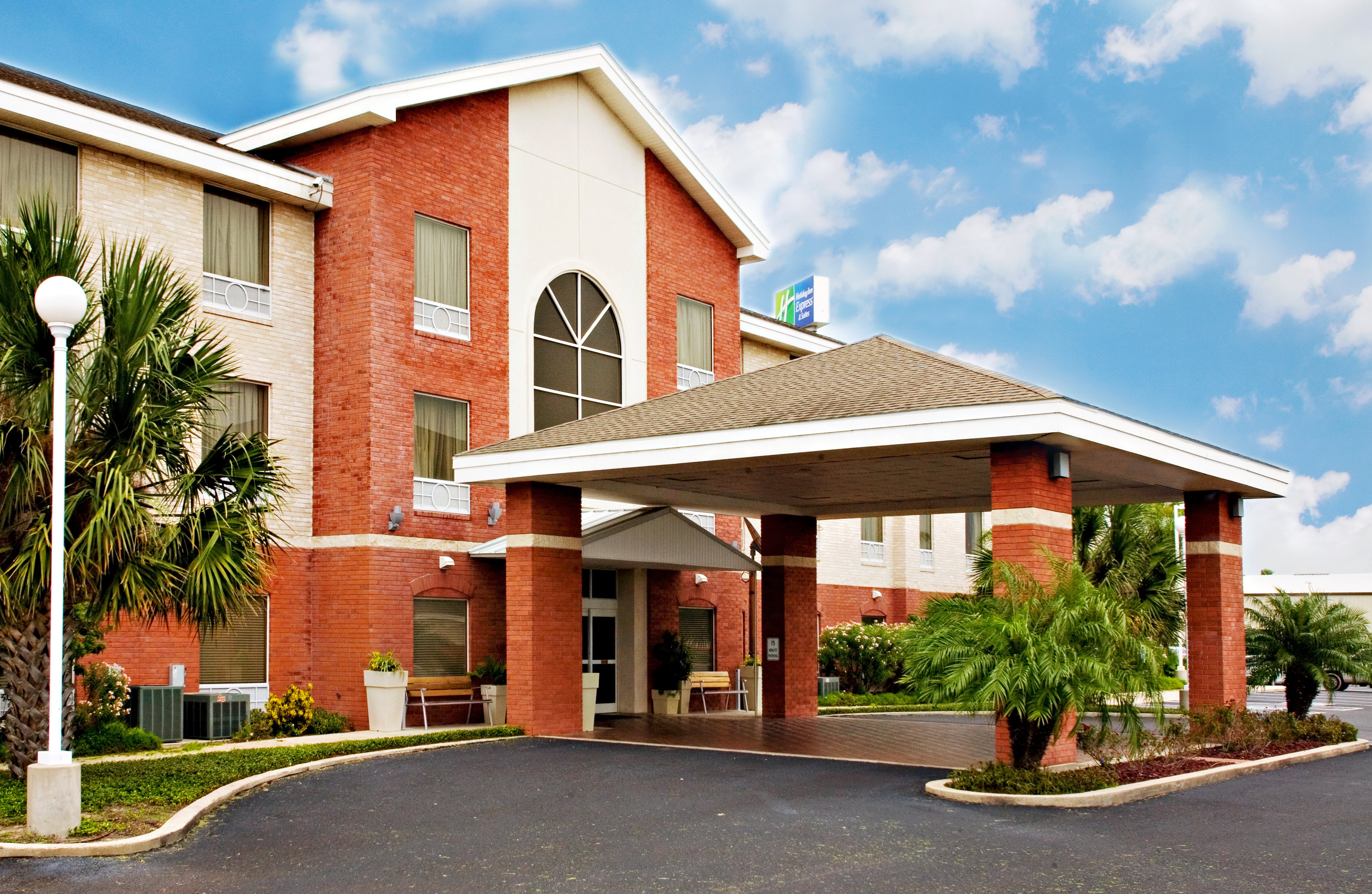 Holiday Inn Express Hotel & Suites Weslaco 6/56