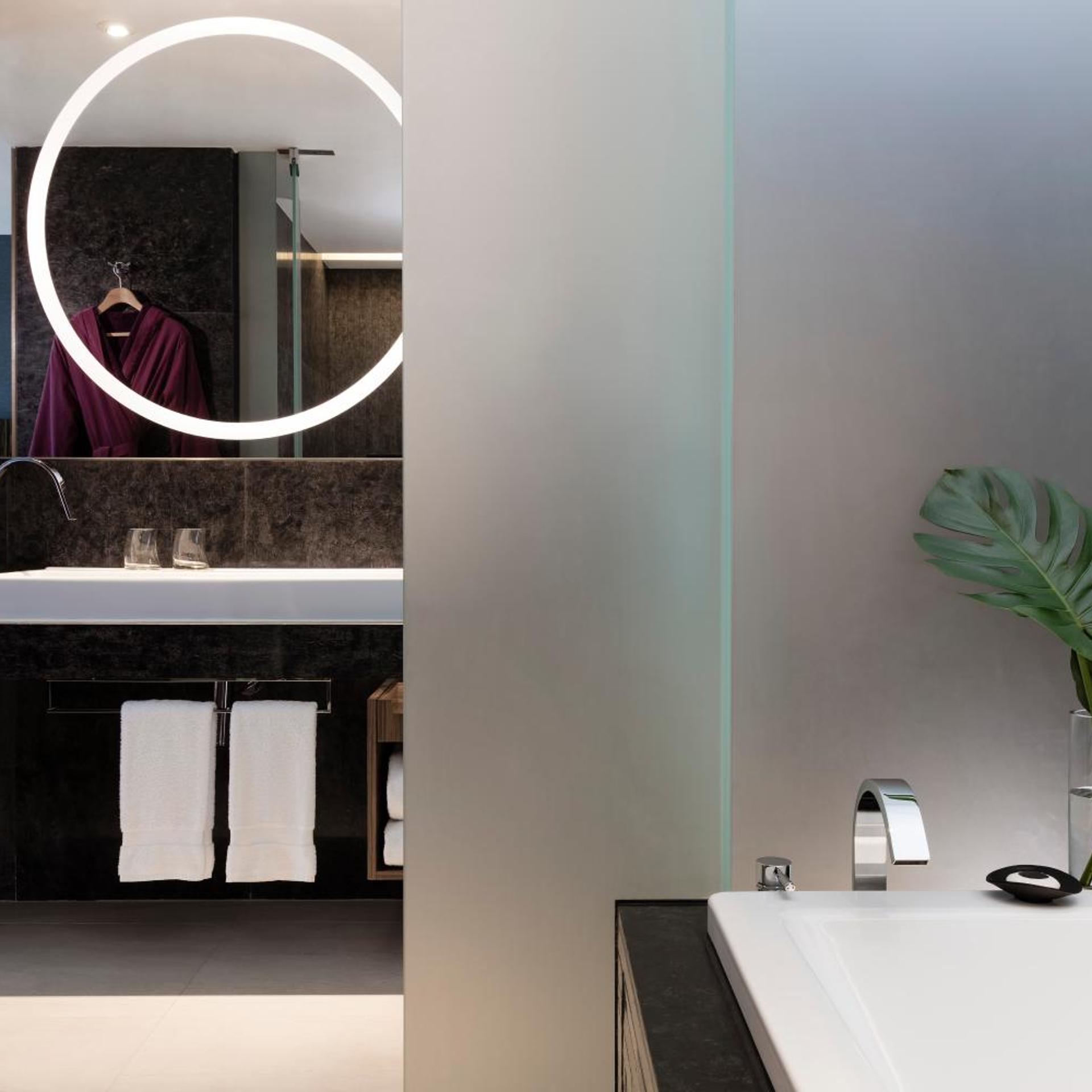 Club 65, Suite