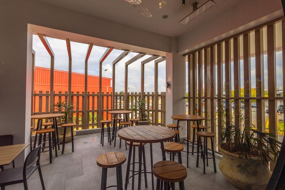 Sunnybank Hotel 26/30