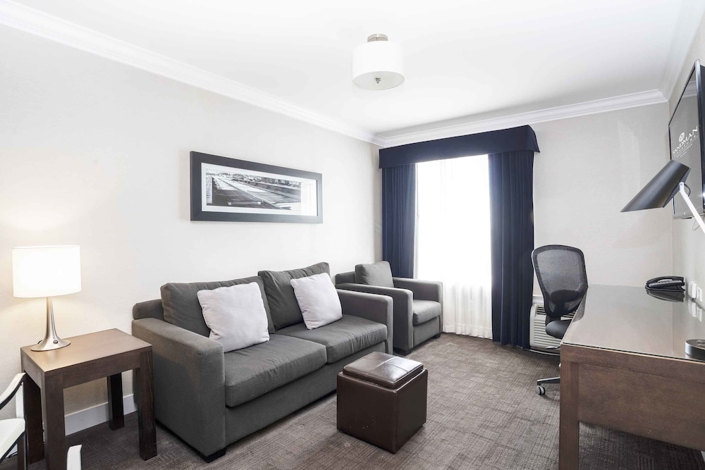 Sandman Signature Prince George Hotel 30/47