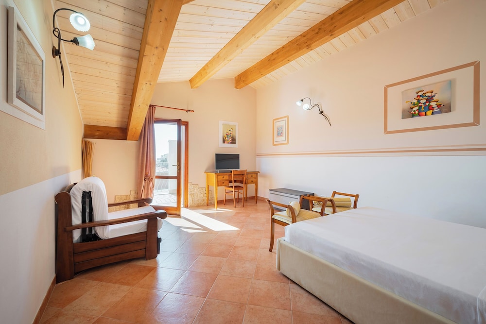 2 BEDROOMS, FAMILY SUITE, SEA VIEW, BALCONY