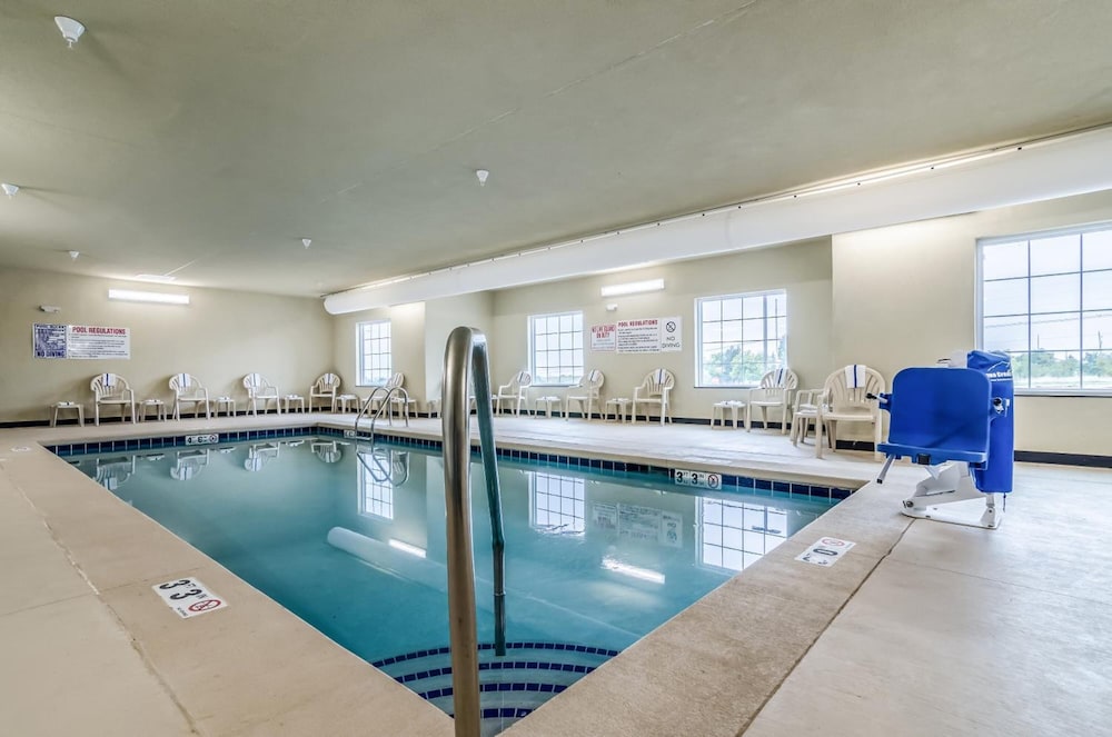 Cobblestone Hotel & Suites - Newport 30/61