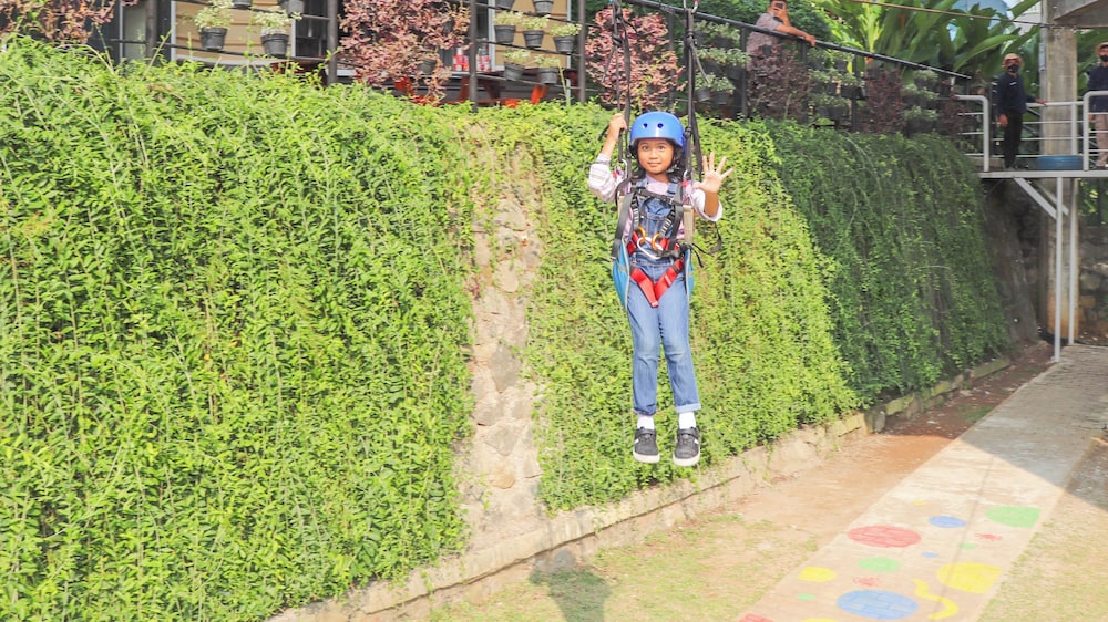 Bigland Hotel Bogor 25/50
