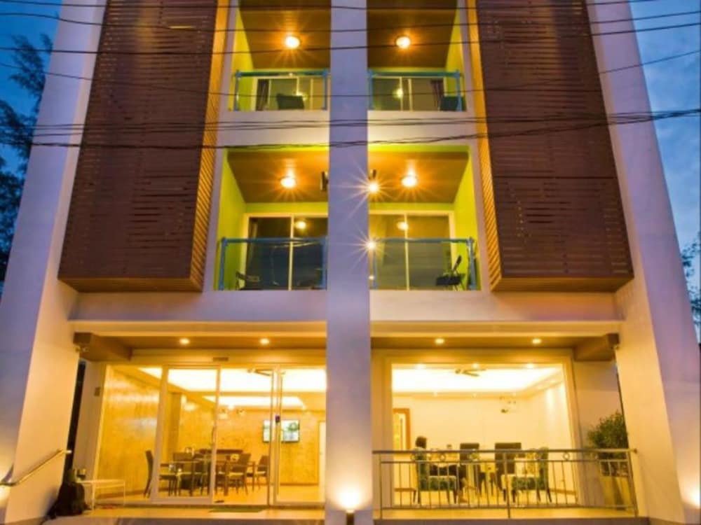 White Cat Hotel 2/45