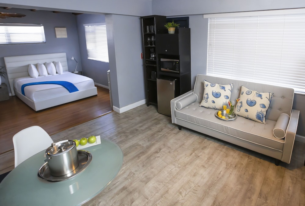 Hollywood Beach Suites Hostel Hotel 27/75