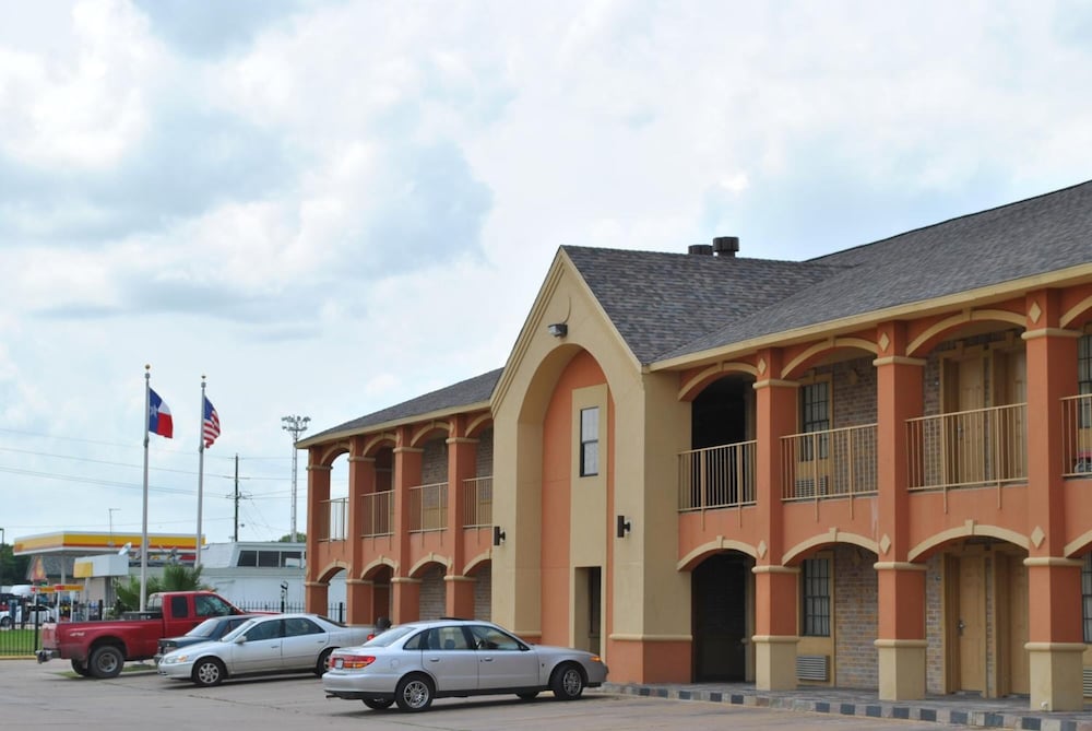 Executive Inn 3/35