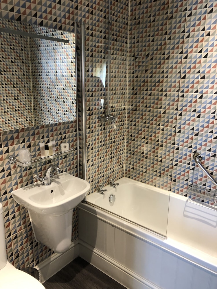Royal Wells Hotel 23/71