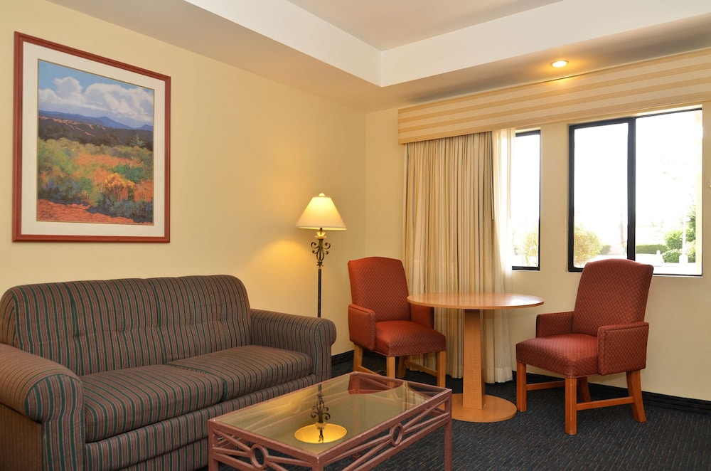 Best Western Plus Palm Desert Resort 26/43