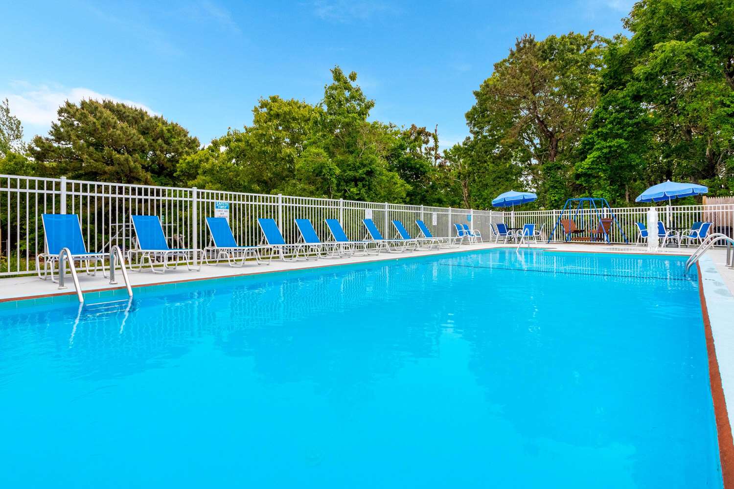 Travelodge by Wyndham Cape Cod Area 14/17