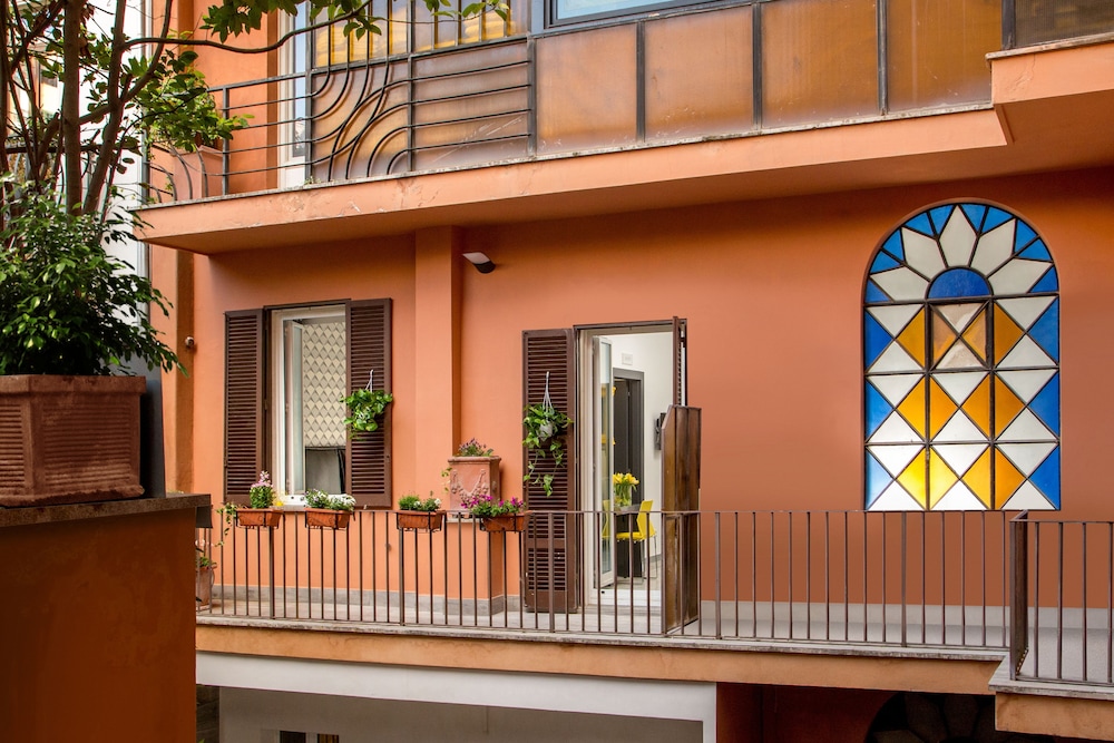 GCF Luxury Suites Guest House 2/70