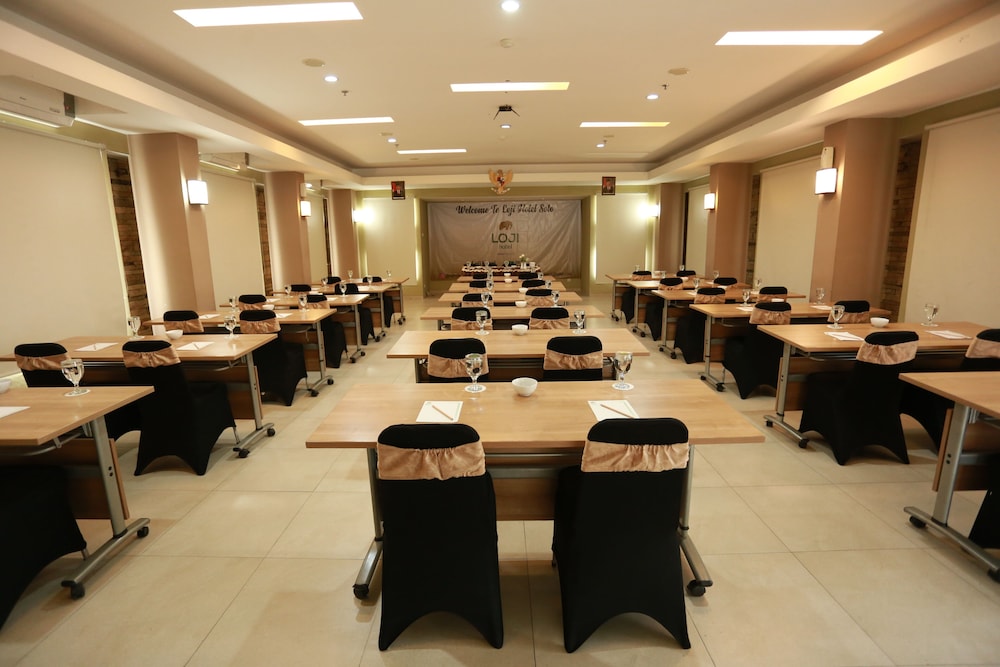 Loji Hotel Solo 53/64