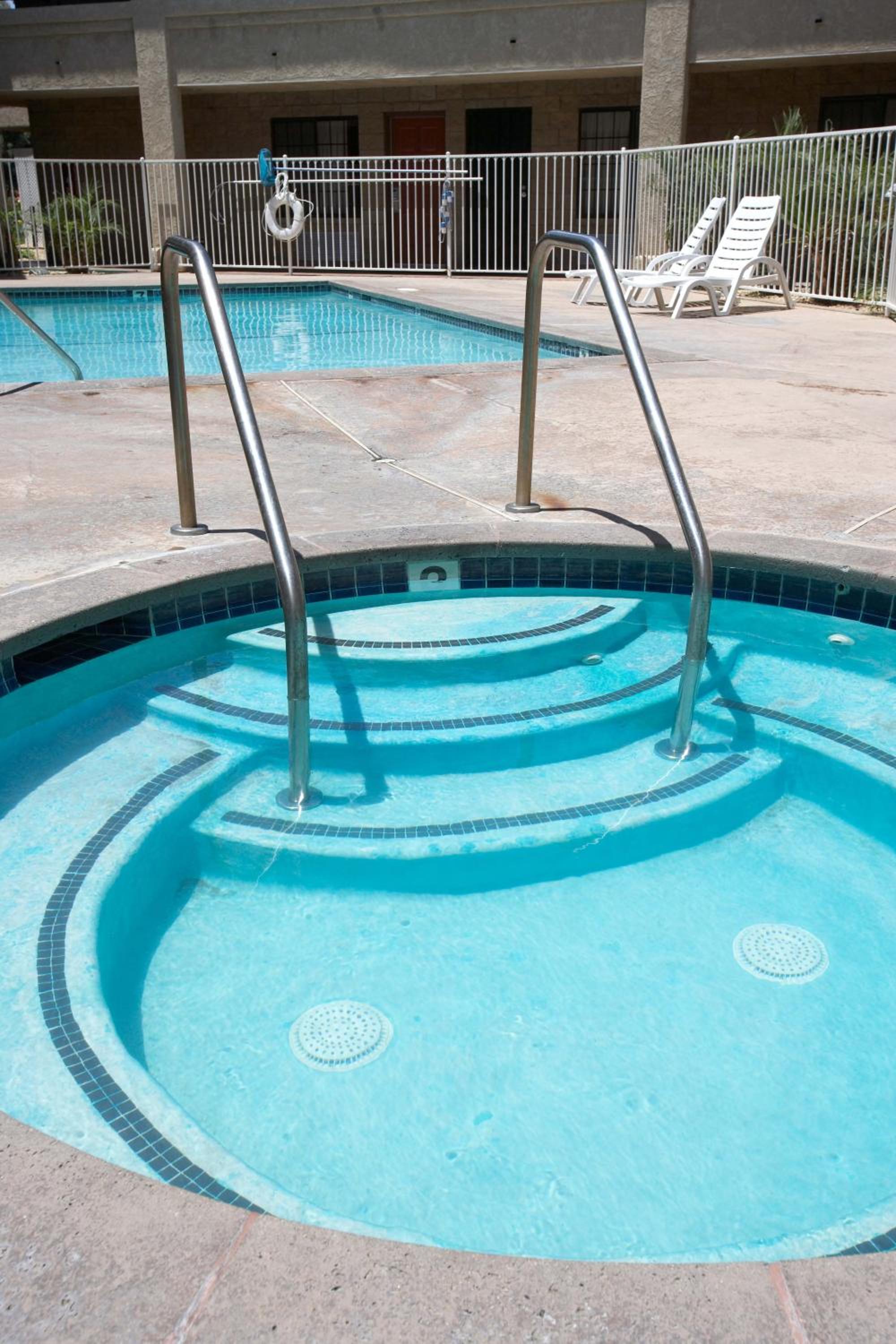 Premier Inns Thousand Oaks 18/32