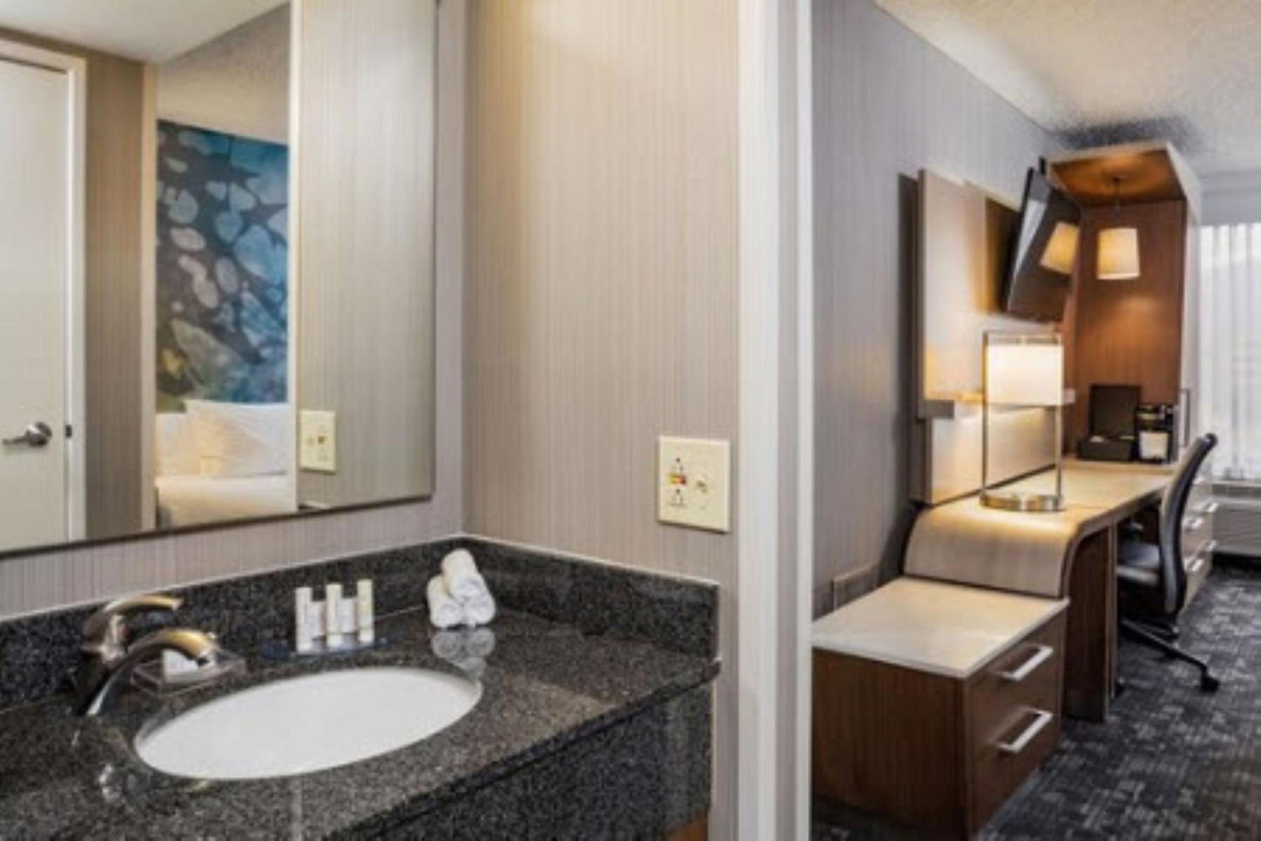 غرفة تنفيذية بسرير كينج، Courtyard By Marriott Riverside Ucr Moreno Valley Area 3/5
