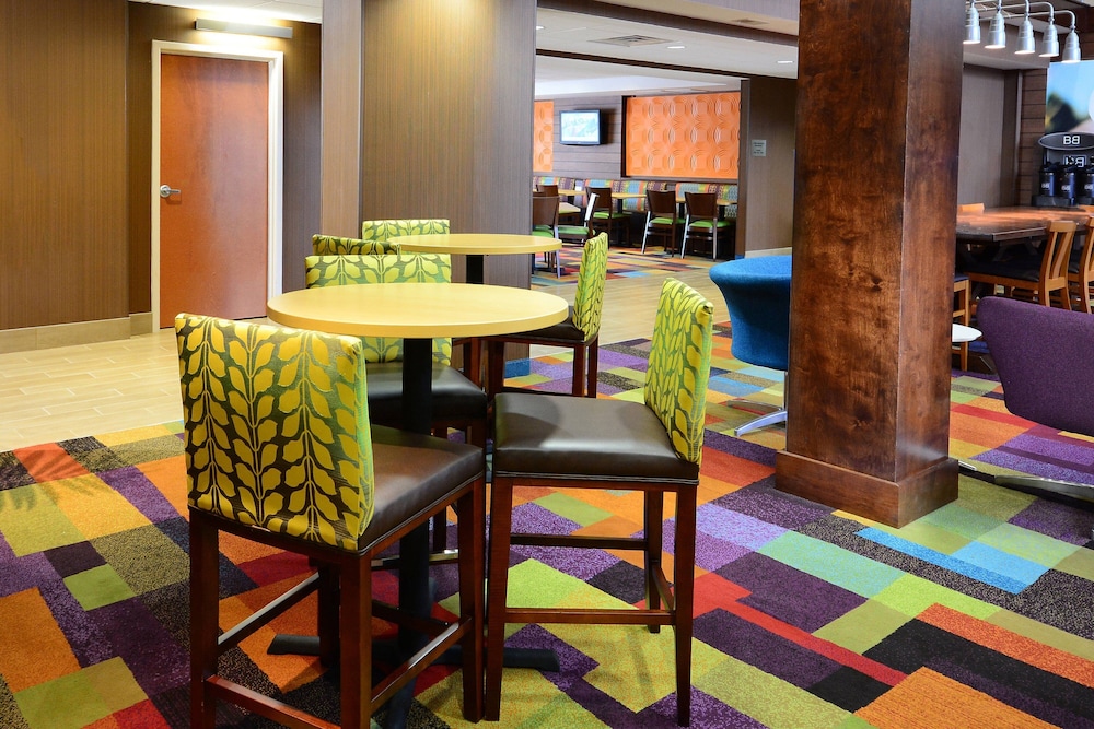 Fairfield Inn And Suites Winston Salem Hanes Mall 53/71