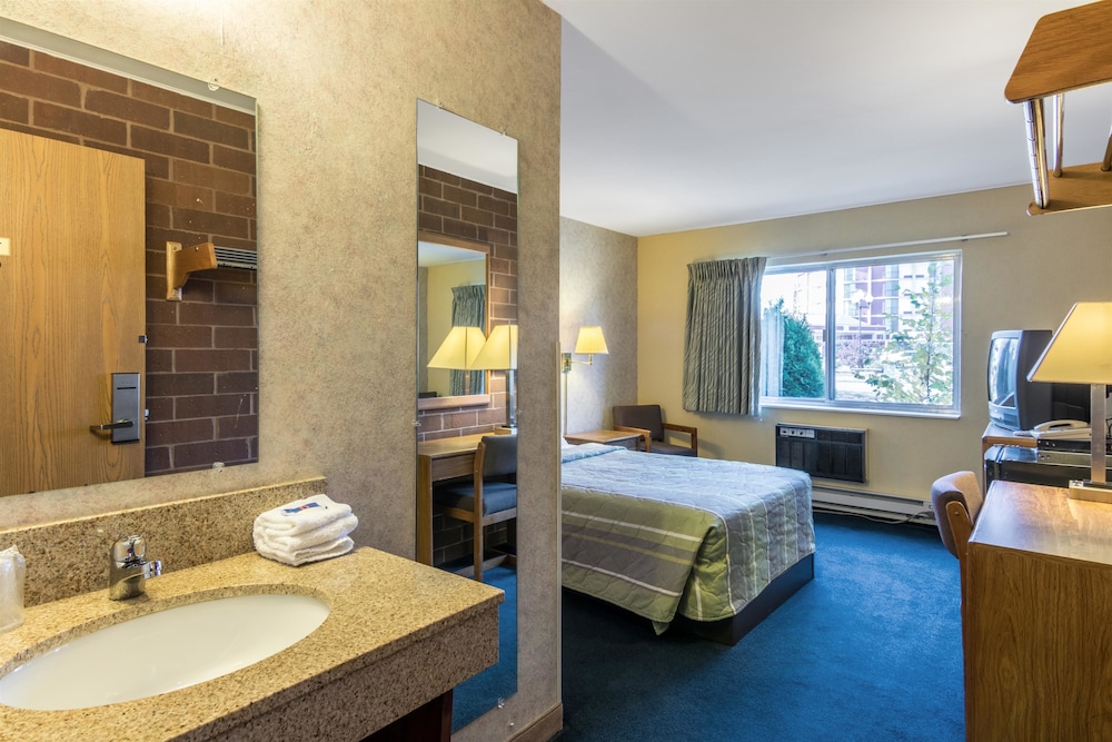 Motel6 Eau Claire, WI 45/49