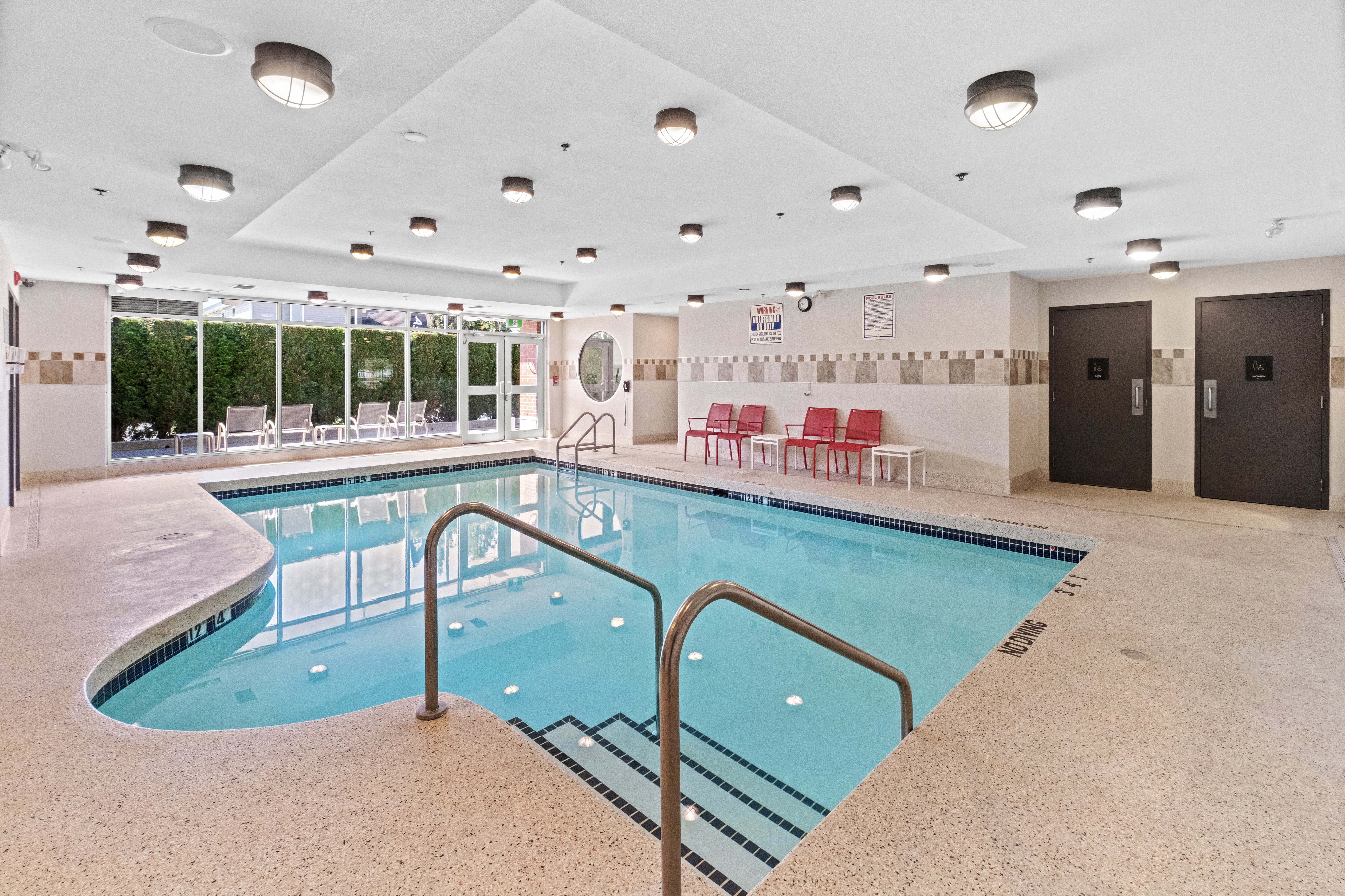 Holiday Inn Hotel Suites Surrey East Cloverdale 35/75