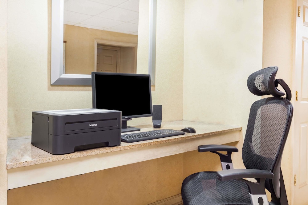 Days Inn By Wyndham Columbia 30/43